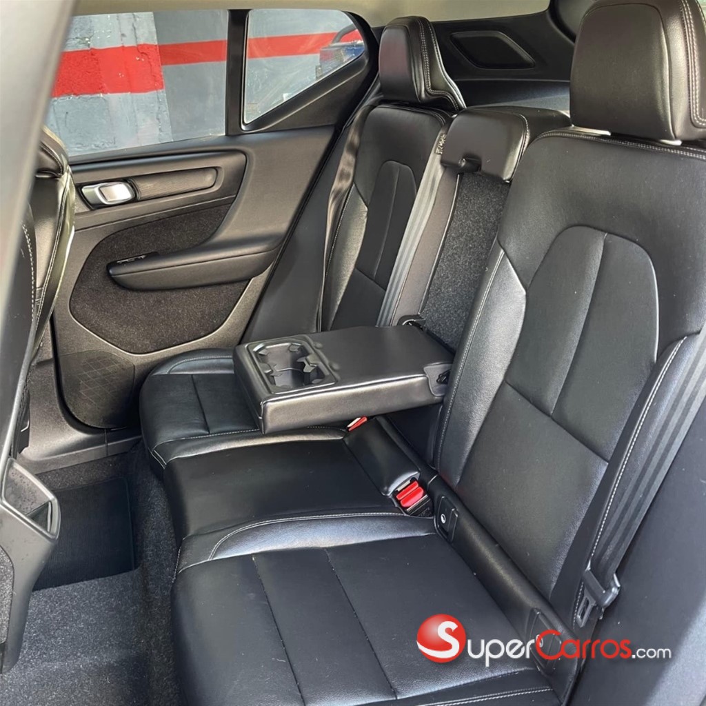 2021 Volvo XC40 T4 Momemtum — foto 6 / 12