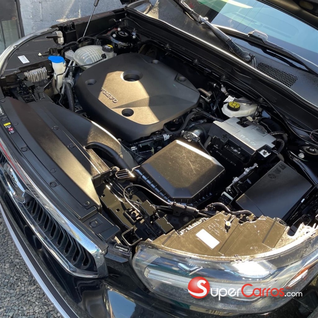 2021 Volvo XC40 T4 Momemtum — foto 7 / 12