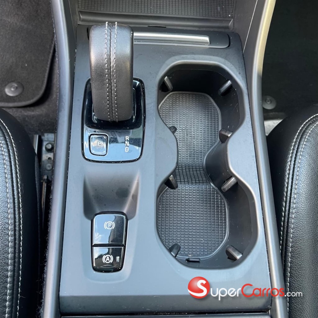 2021 Volvo XC40 T4 Momemtum — foto 12 / 12
