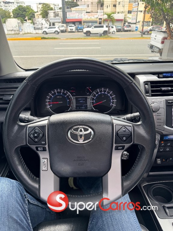 2016 Toyota 4 Runner Limited — foto 10 / 12