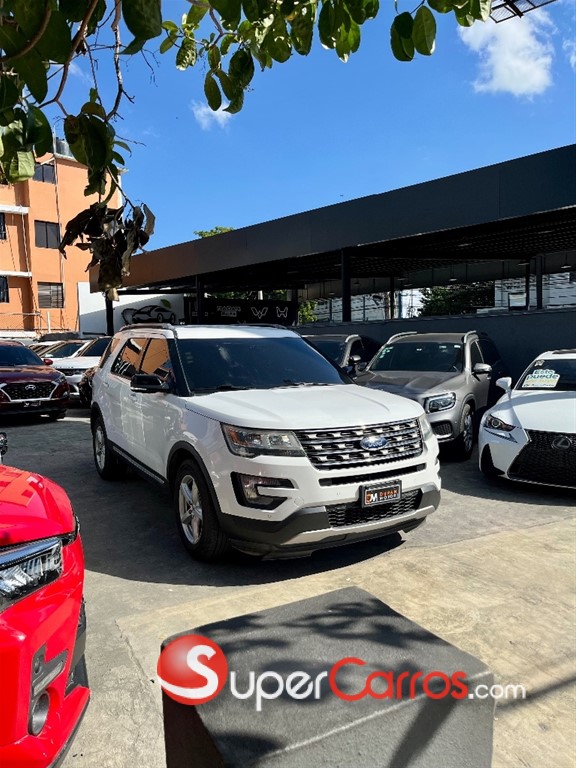 2016 Ford Explorer XLT — foto 2 / 12