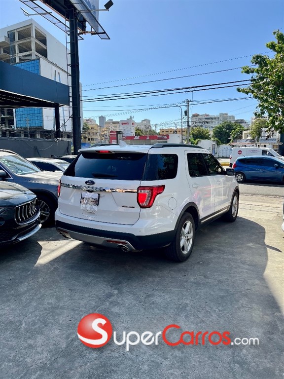 2016 Ford Explorer XLT — foto 6 / 12