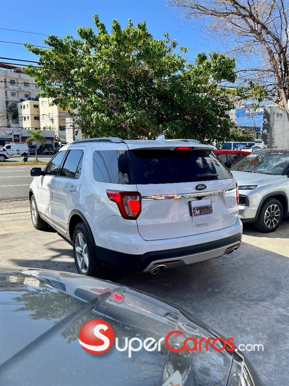 2016 Ford Explorer XLT — foto 7 / 12