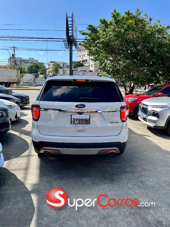 2016 Ford Explorer XLT — foto 8 / 12