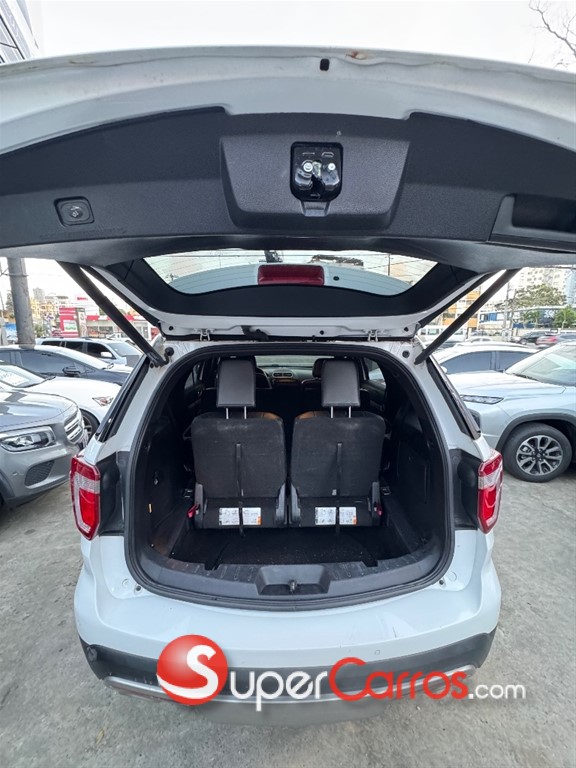 2016 Ford Explorer XLT — foto 10 / 12