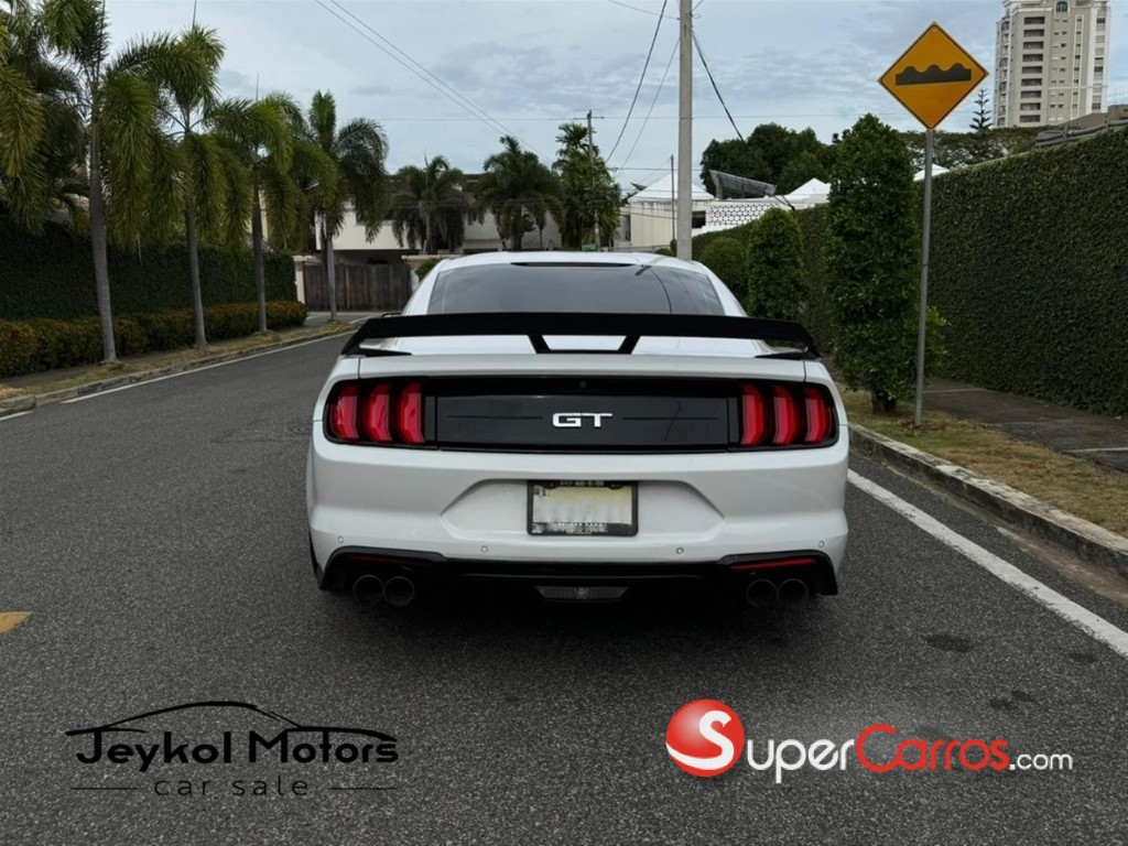 2015 Ford Mustang GT PERFORMANCE — foto 8 / 12