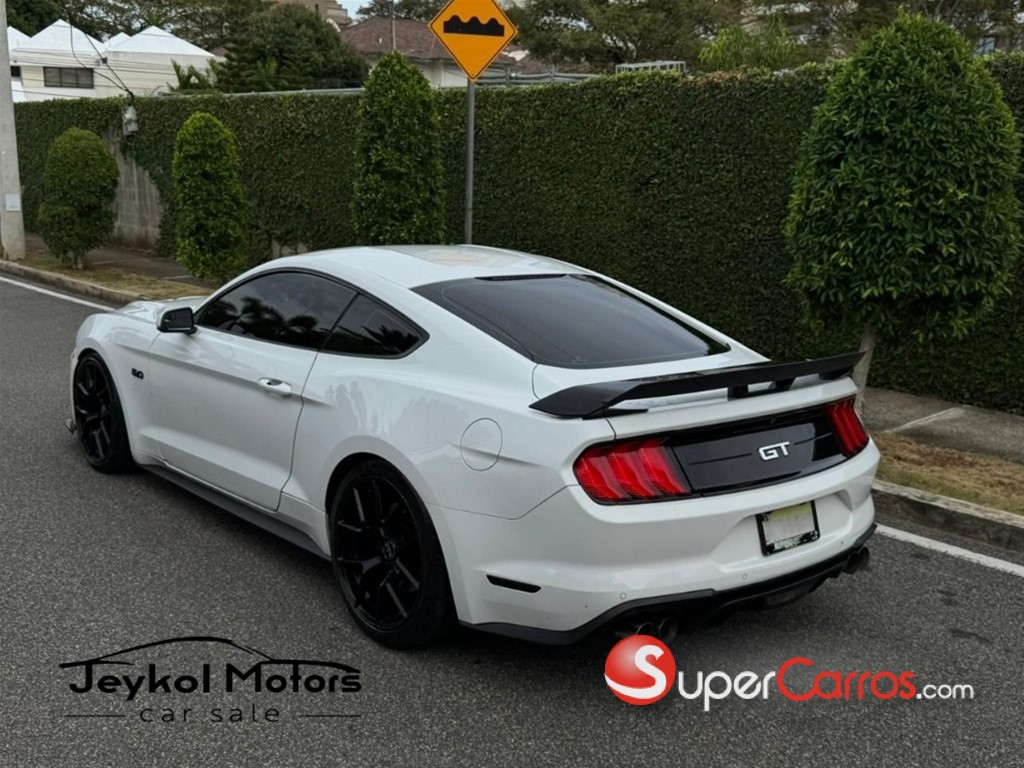 2015 Ford Mustang GT PERFORMANCE — foto 9 / 12