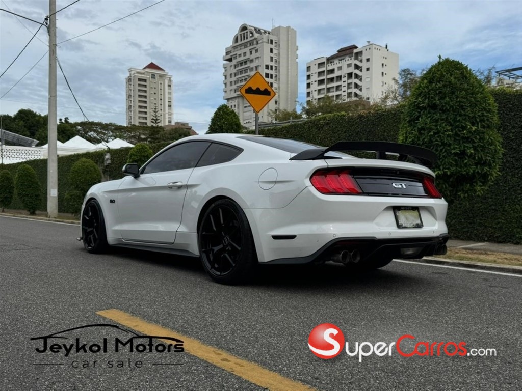 2015 Ford Mustang GT PERFORMANCE — foto 10 / 12