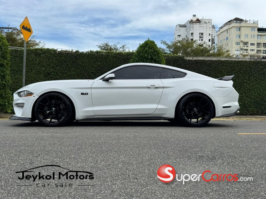 2015 Ford Mustang GT PERFORMANCE — foto 11 / 12