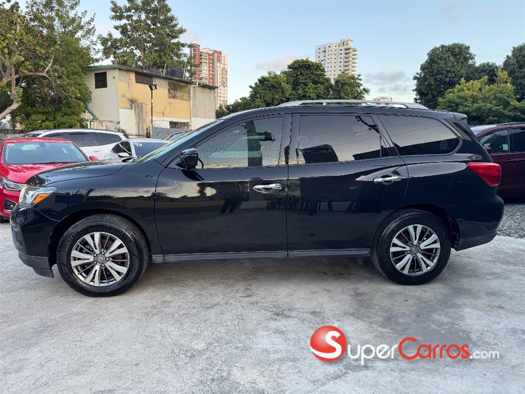2020 Nissan Pathfinder SV — foto 4 / 12