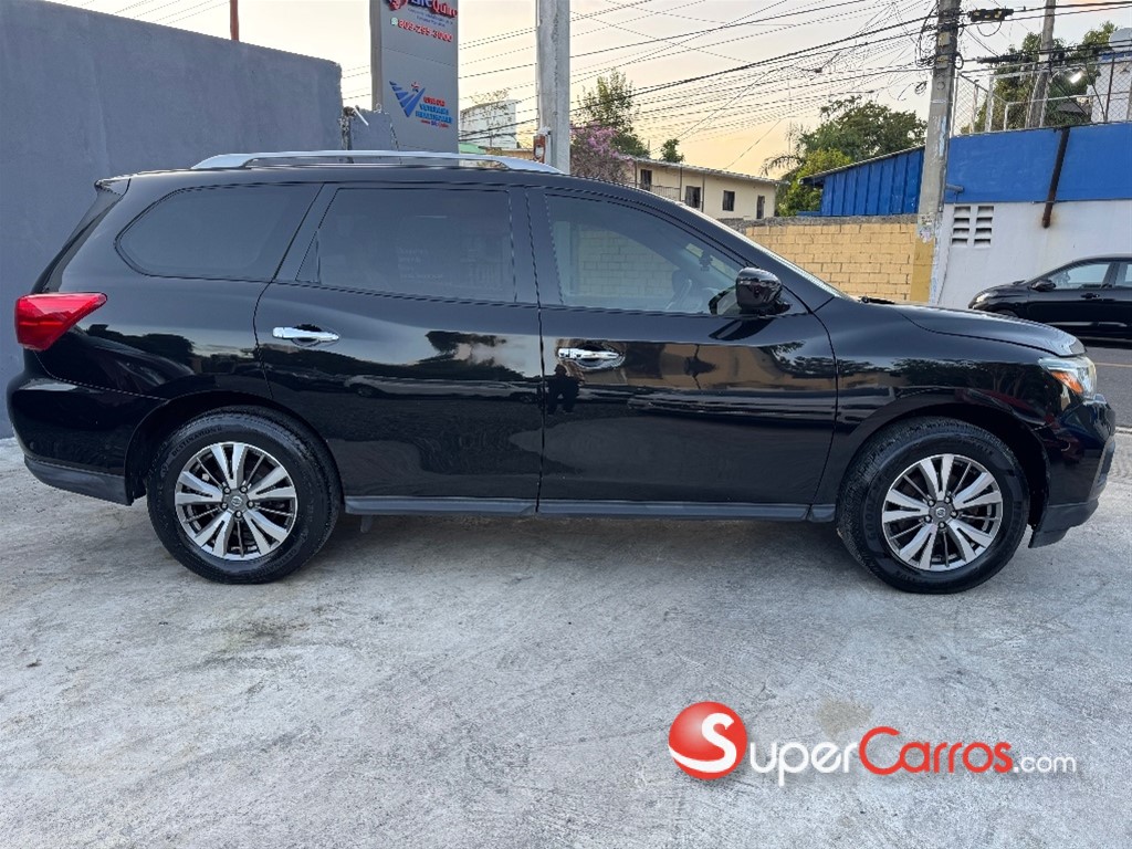 2020 Nissan Pathfinder SV — foto 7 / 12