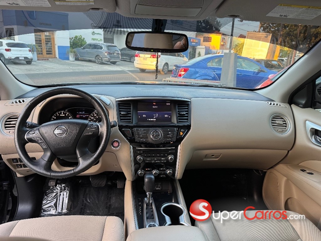 2020 Nissan Pathfinder SV — foto 8 / 12