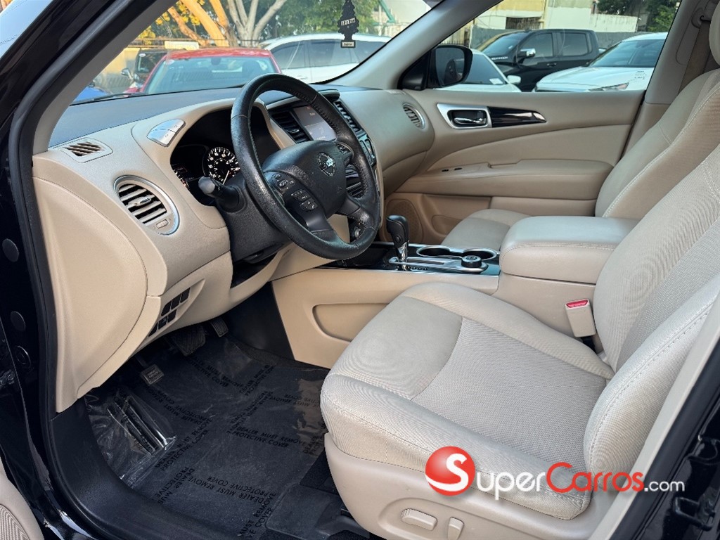 2020 Nissan Pathfinder SV — foto 9 / 12