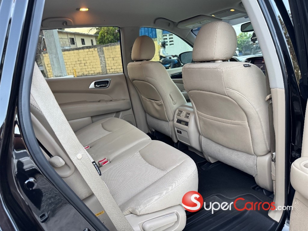 2020 Nissan Pathfinder SV — foto 11 / 12