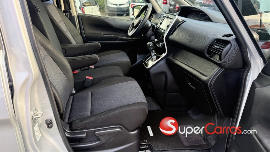 2020 Nissan Serena — foto 10 / 12