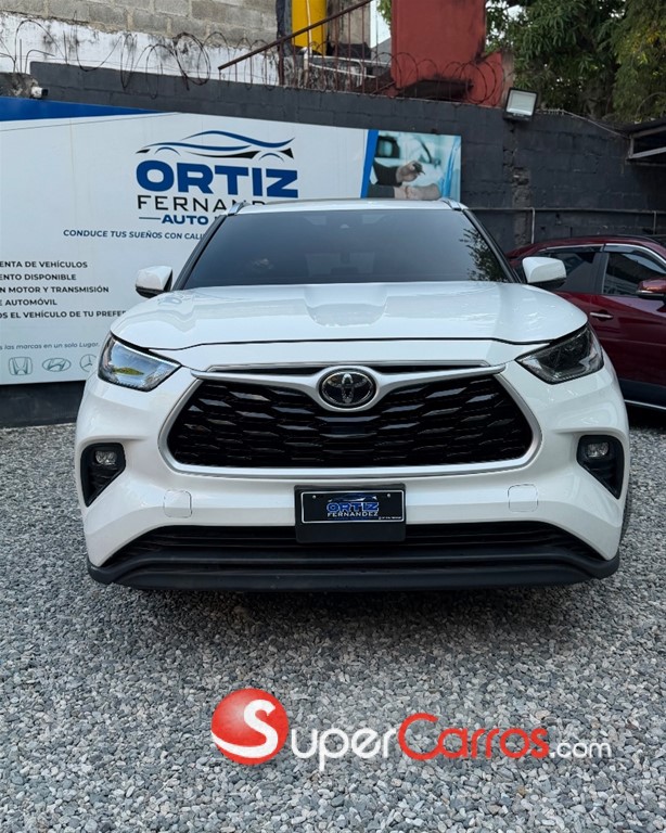 2021 Toyota Highlander XLE — foto 2 / 9