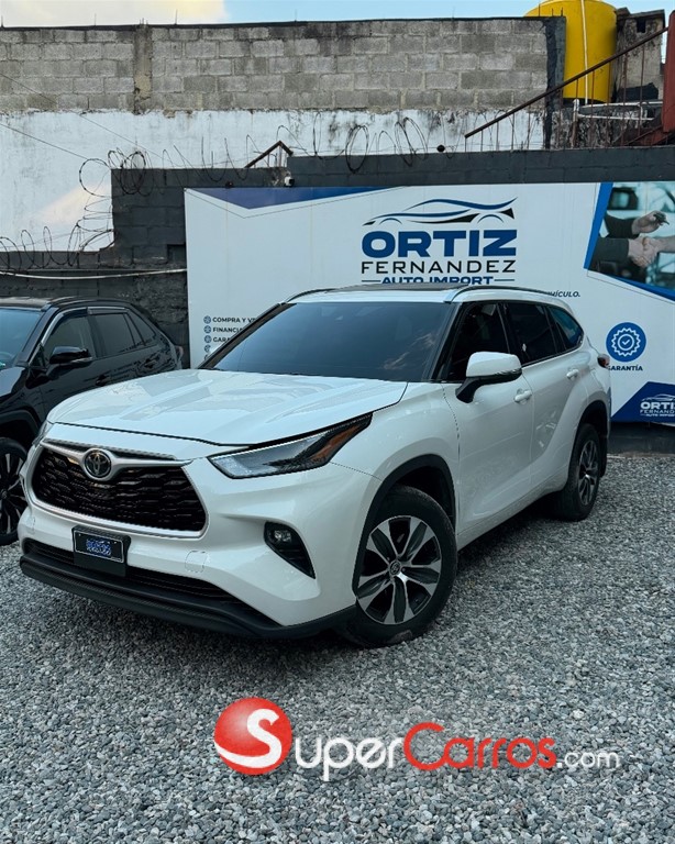 2021 Toyota Highlander XLE — foto 3 / 9