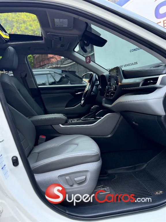 2021 Toyota Highlander XLE — foto 7 / 9