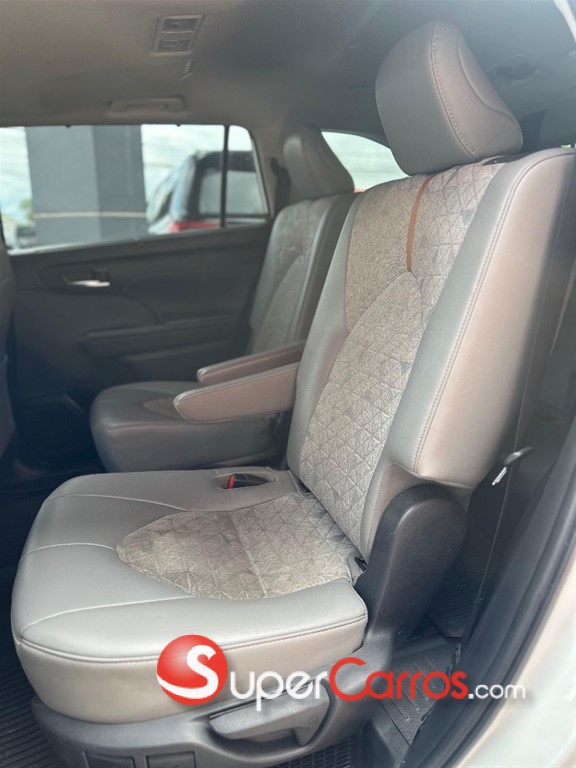 2023 Toyota Highlander Hybrid XLE — foto 10 / 12