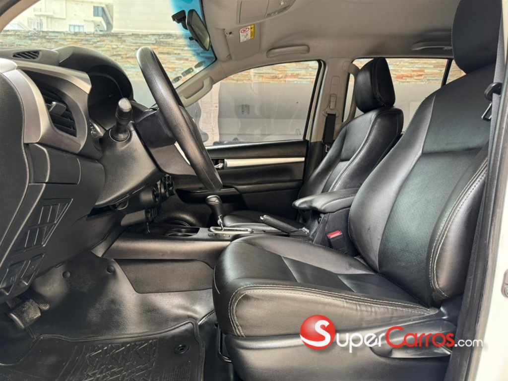 2022 Toyota Hilux — foto 8 / 12