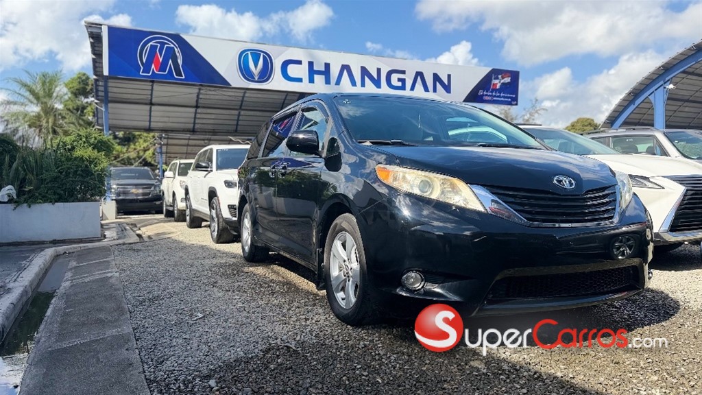 2019 Toyota Sienna LE
