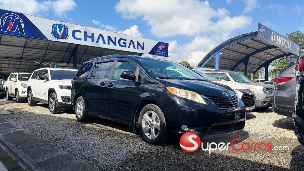 2019 Toyota Sienna LE — foto 2 / 12