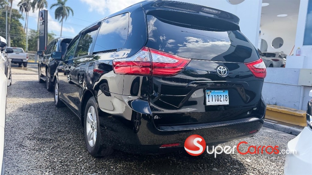 2019 Toyota Sienna LE — foto 4 / 12