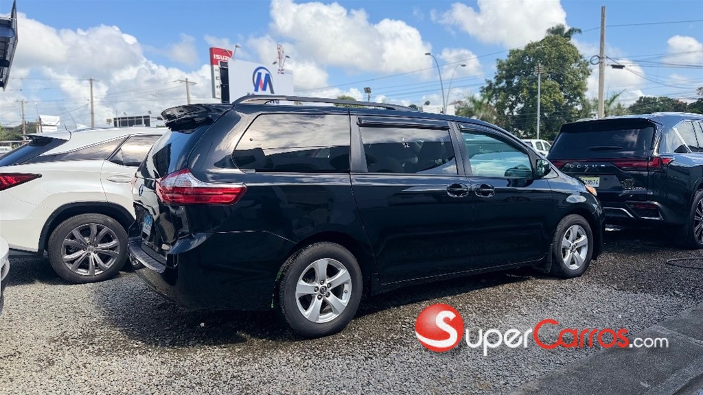 2019 Toyota Sienna LE — foto 6 / 12