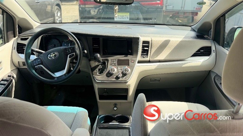 2019 Toyota Sienna LE — foto 11 / 12