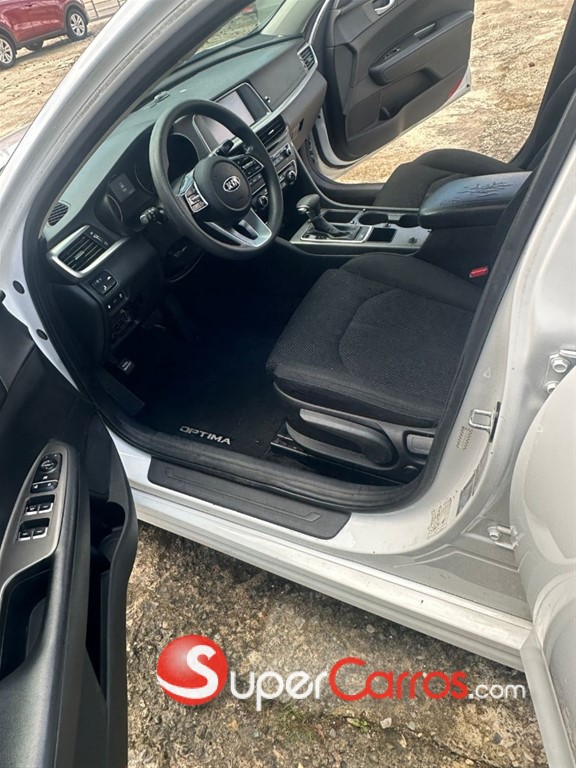 2020 Kia Optima FE — foto 2 / 12