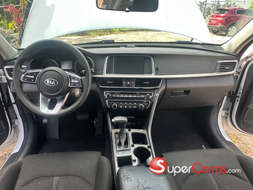 2020 Kia Optima FE — foto 8 / 12