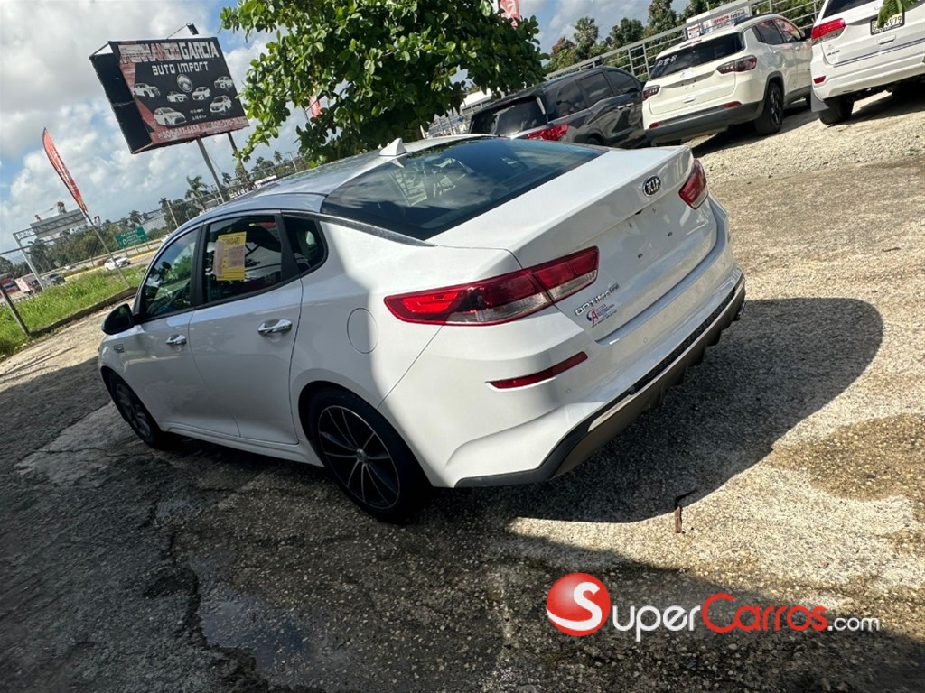 2020 Kia Optima FE — foto 10 / 12