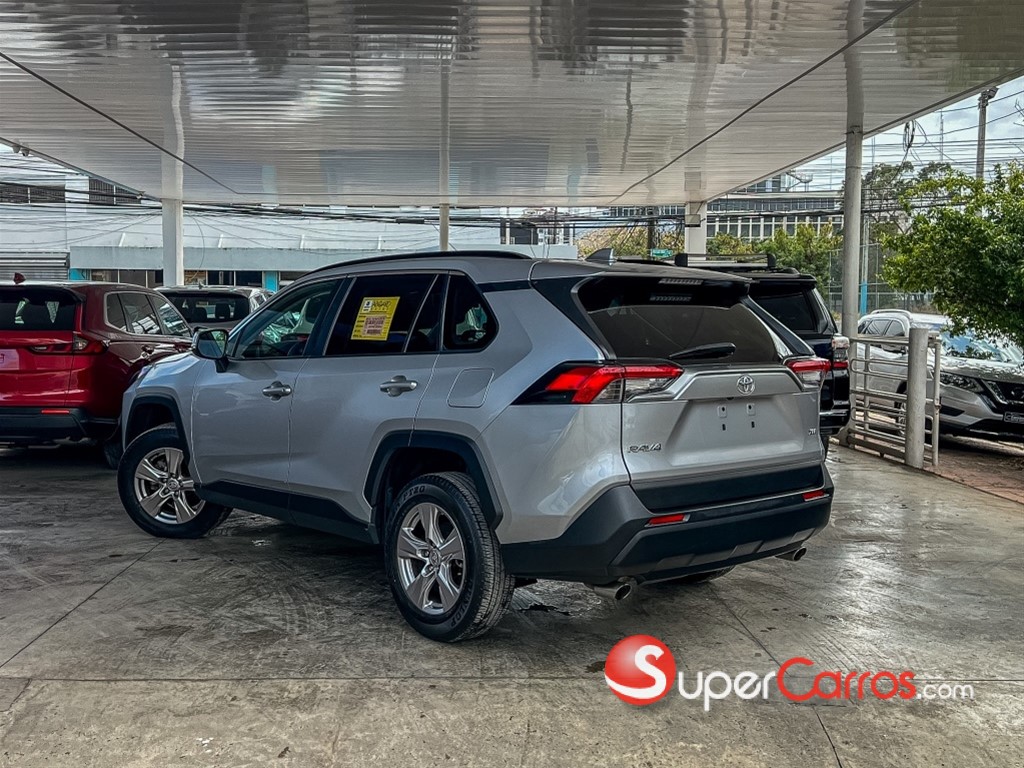 2023 Toyota RAV4 XLE PLUS — foto 8 / 11