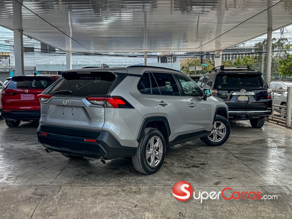 2023 Toyota RAV4 XLE PLUS — foto 10 / 11