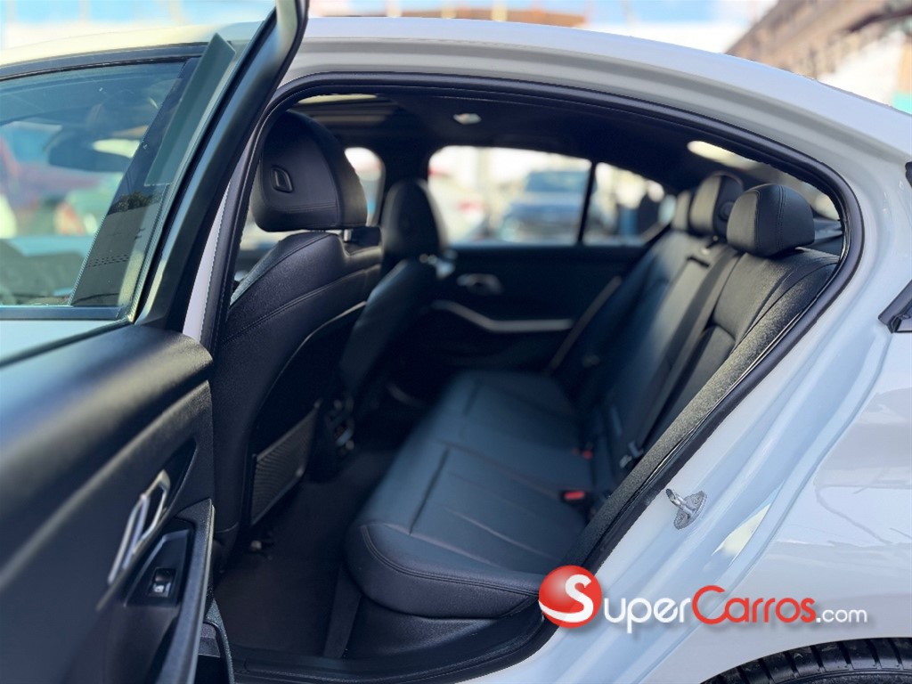 2020 BMW Serie 3 330i — foto 6 / 12