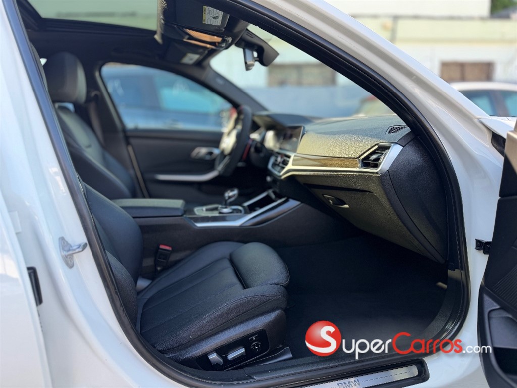 2020 BMW Serie 3 330i — foto 7 / 12