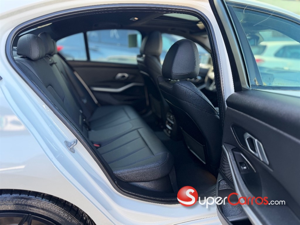 2020 BMW Serie 3 330i — foto 8 / 12