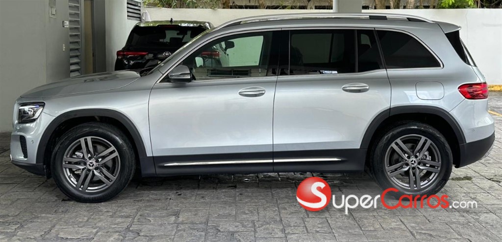 2026 Mercedes-Benz Clase GLB 200 — foto 4 / 9