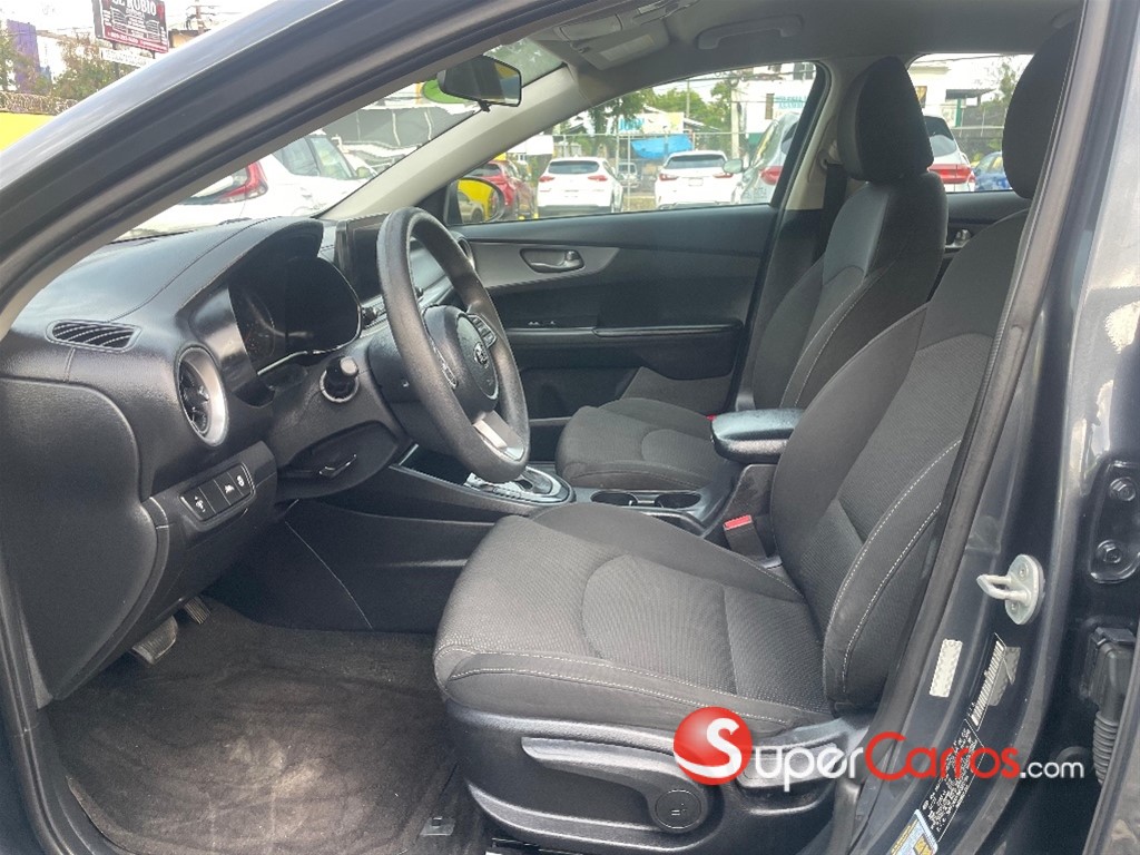 2021 Kia Forte LXS — foto 8 / 10