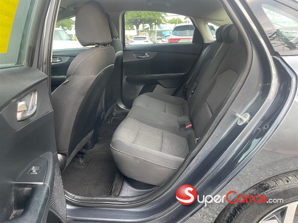 2021 Kia Forte LXS — foto 9 / 10