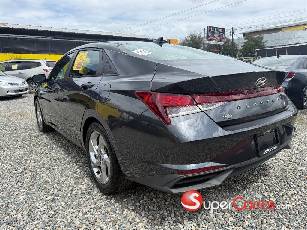 2021 Hyundai Elantra SEL — foto 5 / 10