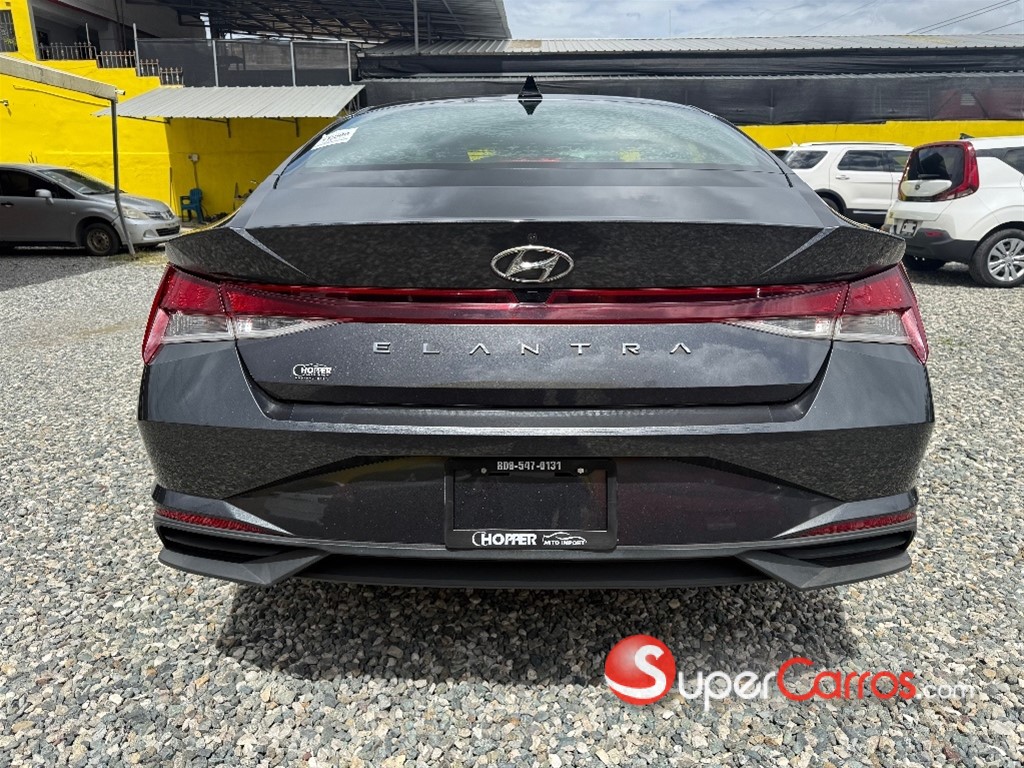 2021 Hyundai Elantra SEL — foto 6 / 10