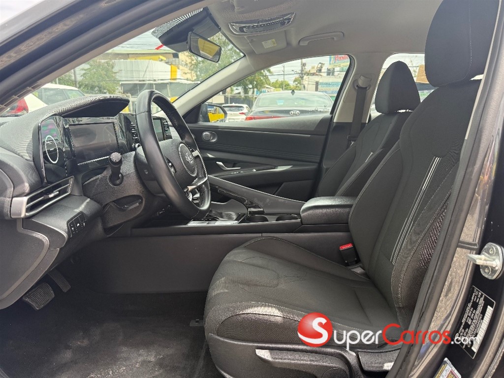 2021 Hyundai Elantra SEL — foto 8 / 10