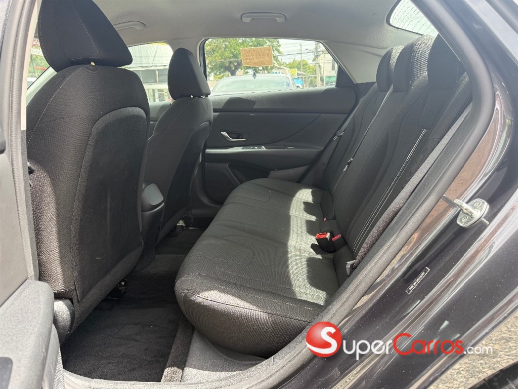 2021 Hyundai Elantra SEL — foto 9 / 10