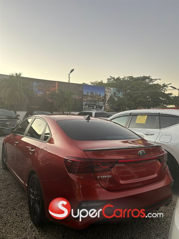 2021 Kia Forte GT Line — foto 2 / 10