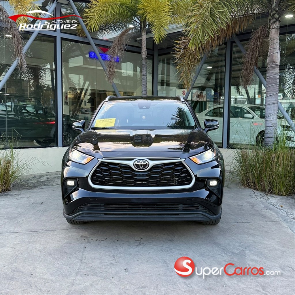 2022 Toyota Highlander XLE — foto 2 / 9