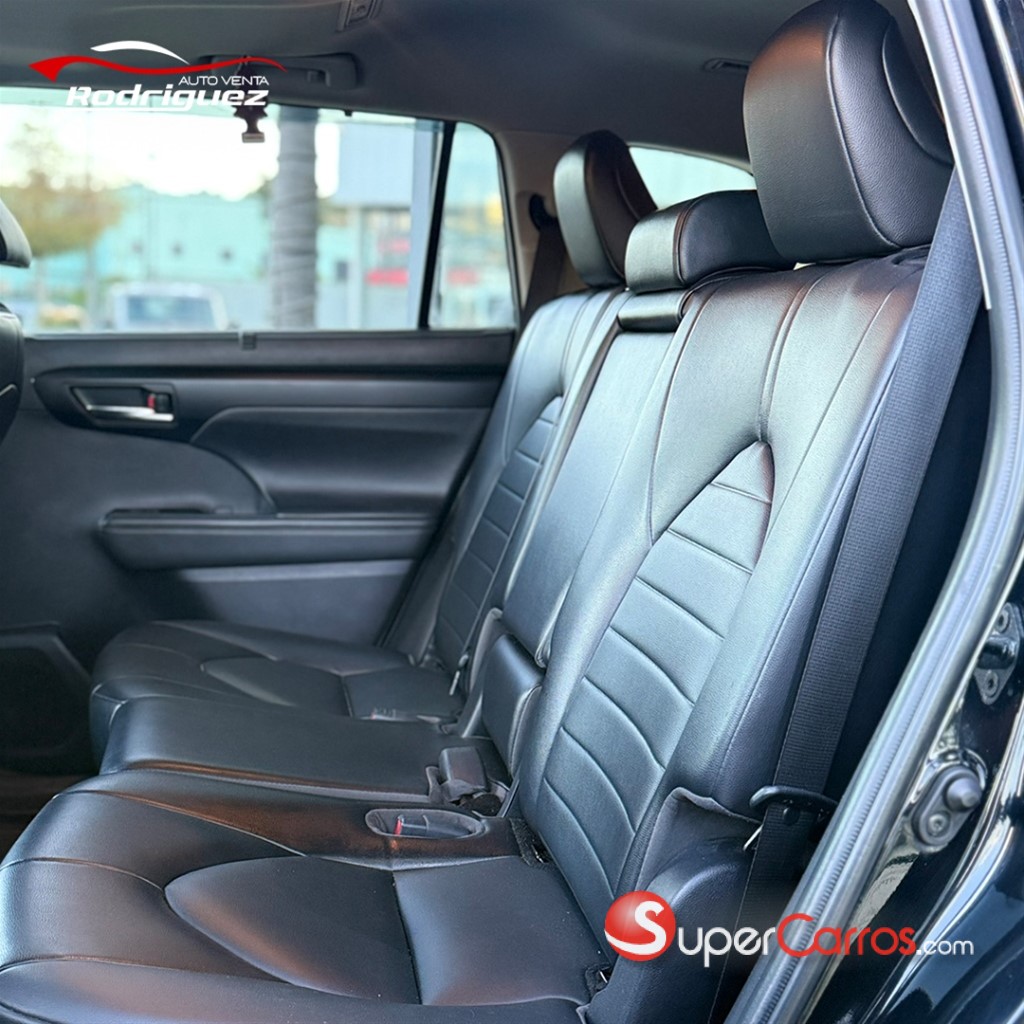 2022 Toyota Highlander XLE — foto 6 / 9