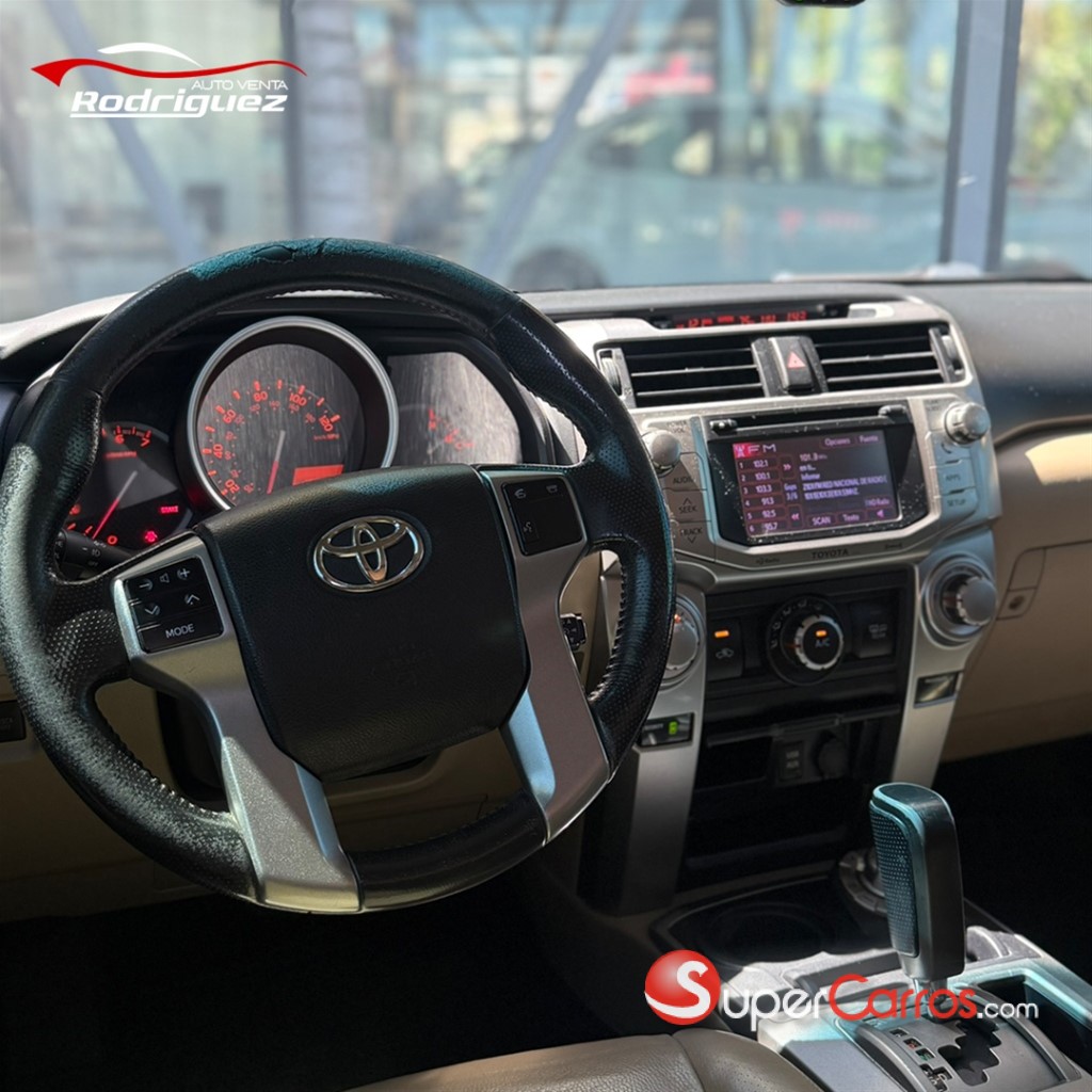 2013 Toyota 4 Runner SR5 — foto 2 / 8