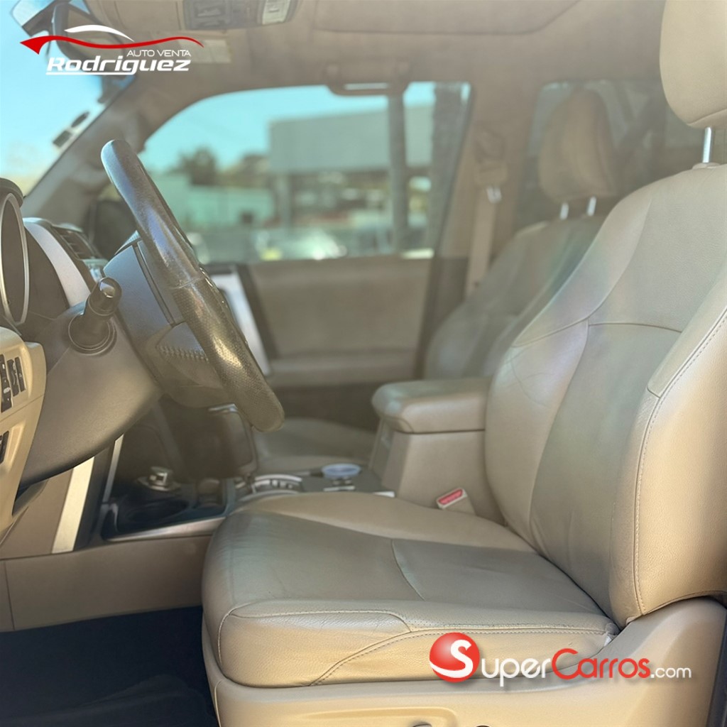 2013 Toyota 4 Runner SR5 — foto 4 / 8