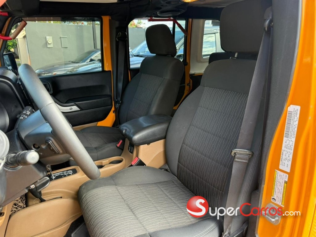 2012 Jeep Wrangler Unlimited Sahara — foto 8 / 10
